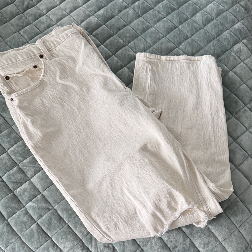 Abercrombie & Fitch Cream Distressed 90’s ultra high rise Straight Jeans